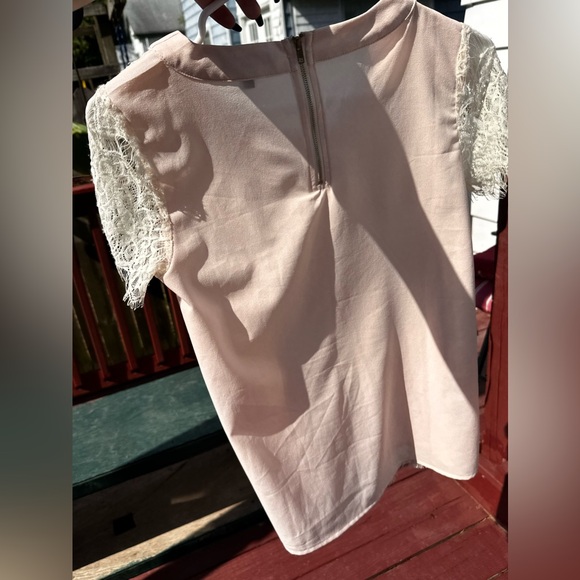 Leo Meets Virgo Cream Lace Lay Over Soft Pink Polyester top• Zip back• Size: S - Picture 4 of 10